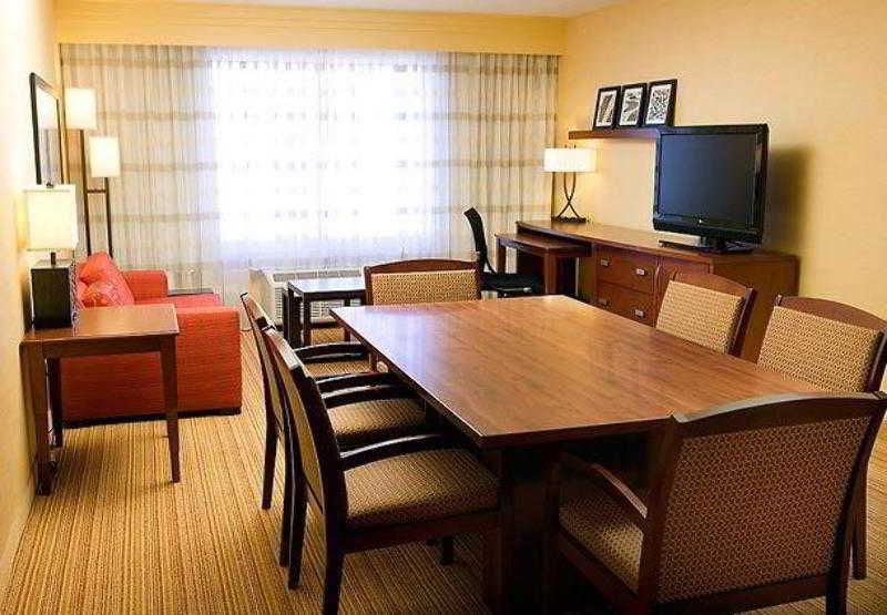 Courtyard By Marriott Airport Hotel DEN